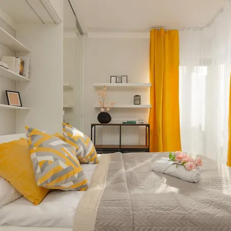 Lakeside Kapelanow Armii Krajowej By Renters דירה ורשה